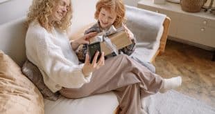 ¿Debemos Premiar a los Niños? Guía Completa sobre Refuerzo Positivo en la Crianza