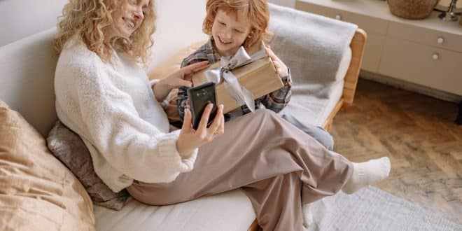 ¿Debemos Premiar a los Niños? Guía Completa sobre Refuerzo Positivo en la Crianza