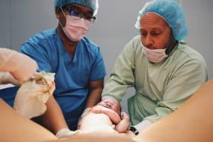 El parto por cesárea como alternativa médica