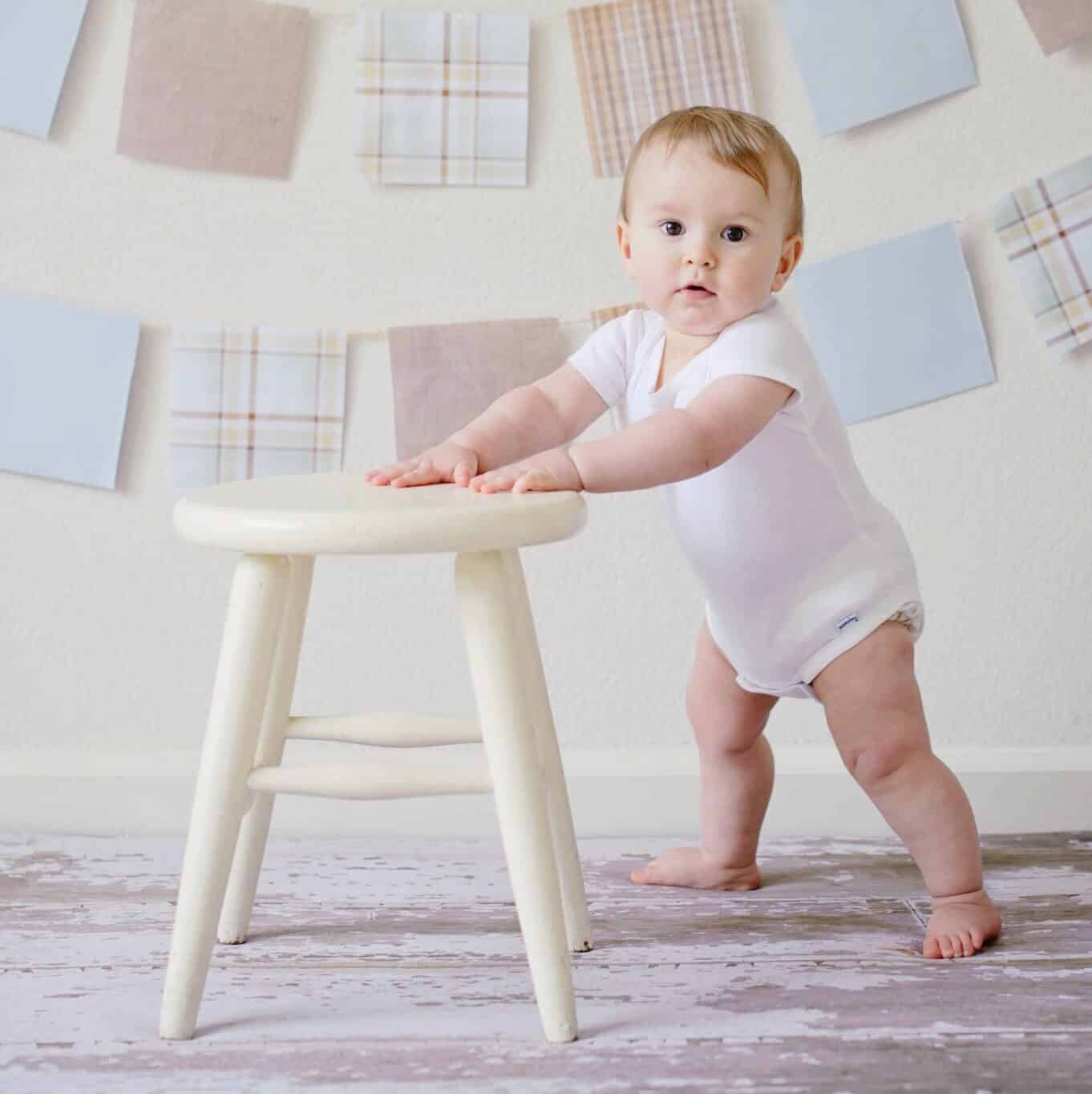 ¿Debo enseñarle a mi bebe a caminar?